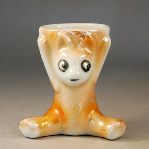 1930s Egg Cup modelled as a stylised teddy bear (1)